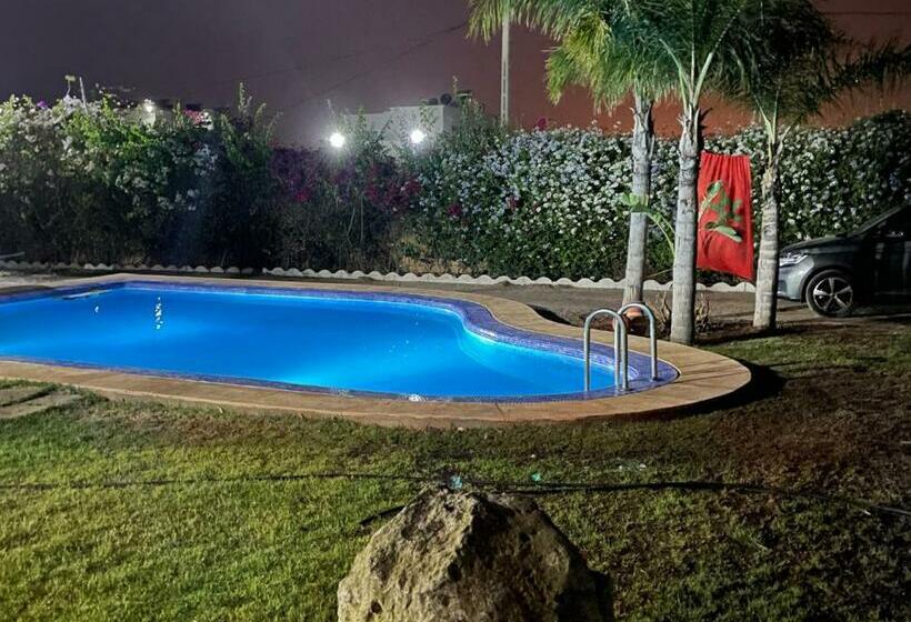 Villa Avec Piscine, Terrain De Foot Et Aire De Jeux Pour Enfants