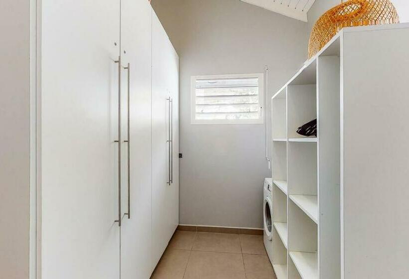 Villa De Standing Avec Piscine Au Gosier