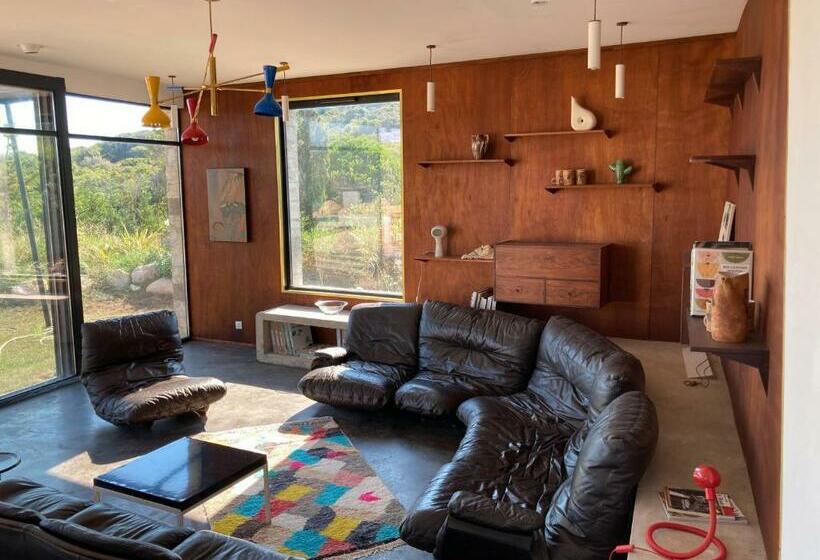 Villa Esprit Moderniste Avec Piscine