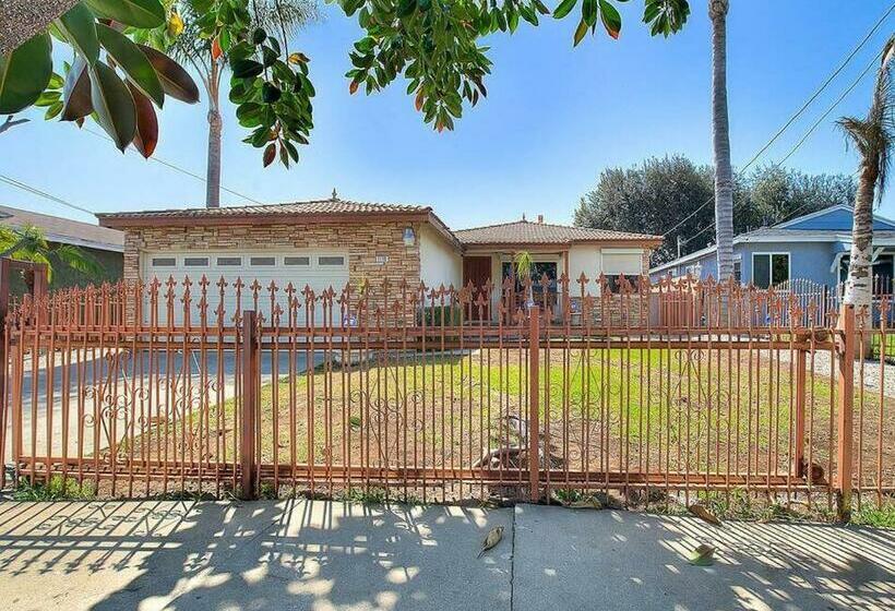 Warm & Welcoming Newly Renovated 3br Home/lg Yard