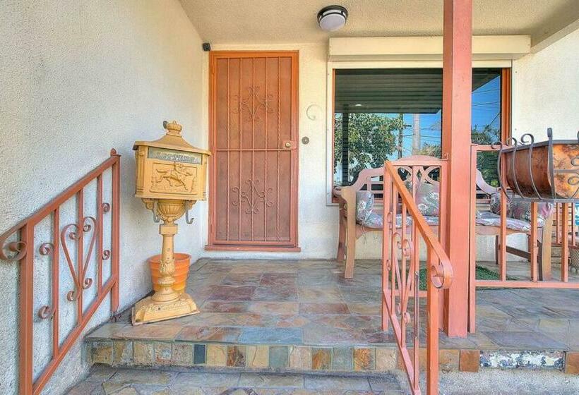 Warm & Welcoming Newly Renovated 3br Home/lg Yard