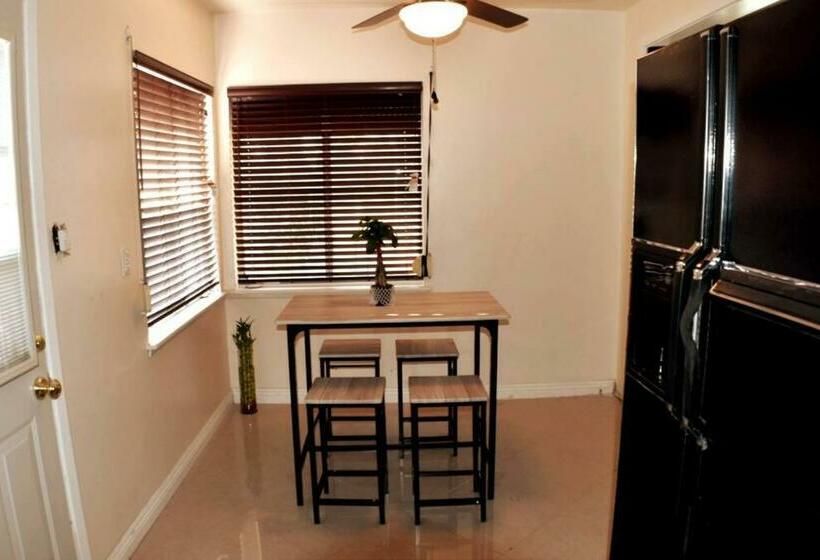 Warm & Welcoming Newly Renovated 3br Home/lg Yard