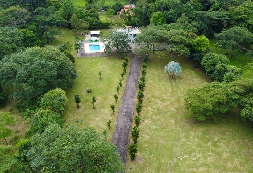 Agradable Y Hermosa Casa De Campo Con Piscina