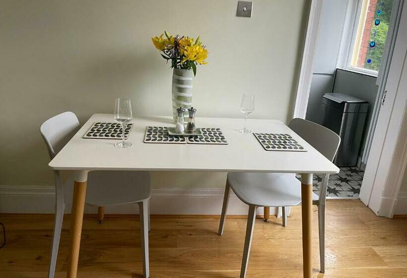 Airy Apartment Sefton Park