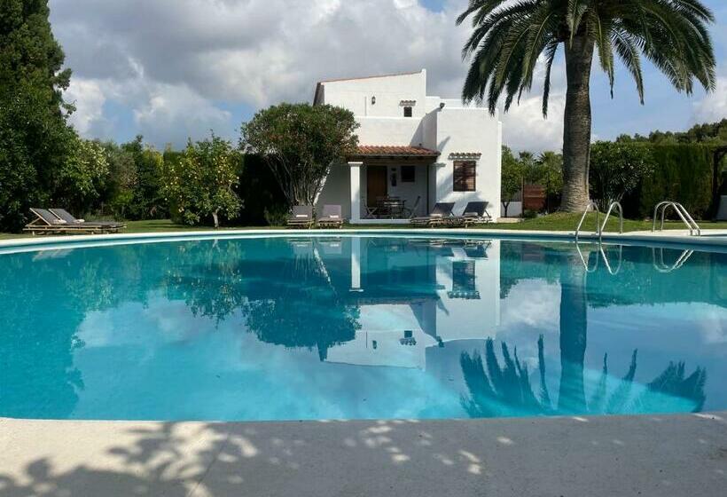 Authentic Villa With Amazing Pool