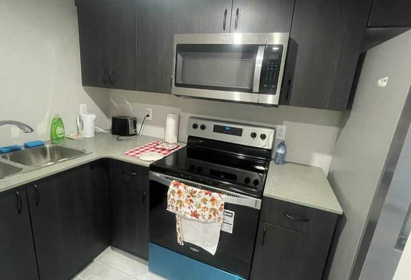 Fully Separate & Private Guest Suite