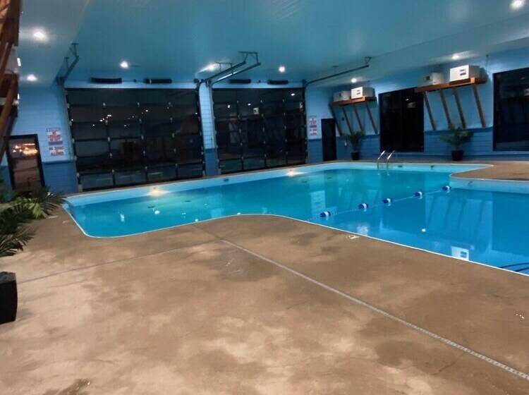 Journey S Remedy  Lake View Sleeps 30