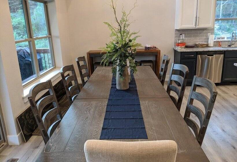 Journey S Remedy  Lake View Sleeps 30