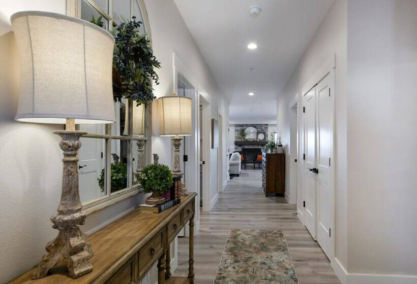 Journey S Remedy  Lake View Sleeps 30