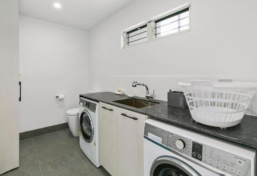 North Facing Apartment Unit 2 13 Angler Street Noosa Heads