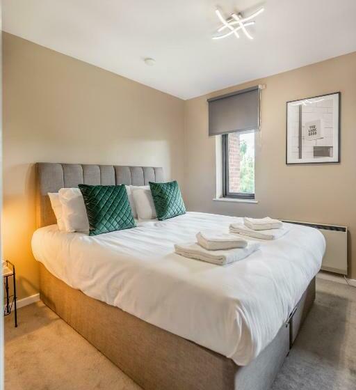 Waterlily Apartment   Beautiful 1 Bed With Overlooking Balcony