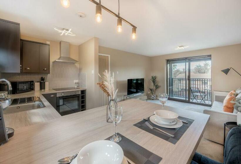 Waterlily Apartment   Beautiful 1 Bed With Overlooking Balcony