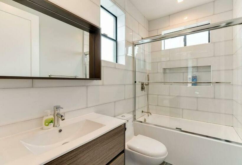 3 Luxury Modern Homes 12 Bedrooms & Rooftop Decks