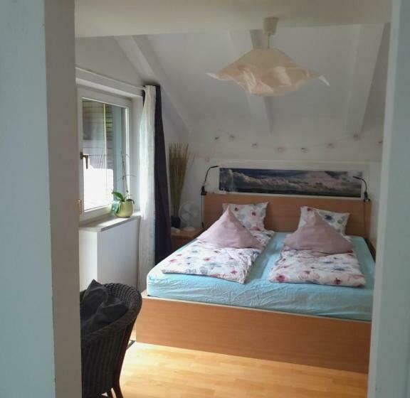 Apartment Mit Küche Und Balkon Oder Terrasse, Ruhig Und Gut Erreichbar