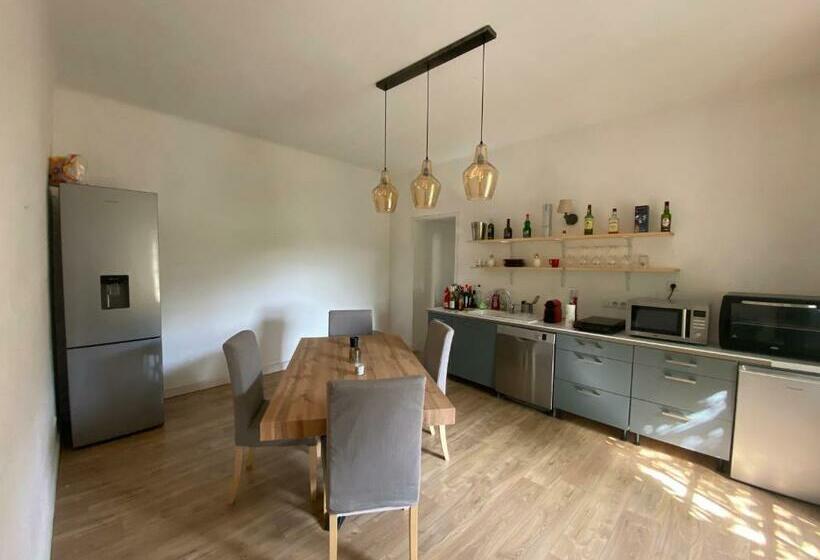 Appartement Eygalieres Avec Petit Jardin