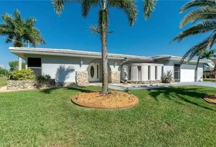 Pet Friendly Canal Front 3 Bedroom Grand Villa With Pool, Linai And Dock