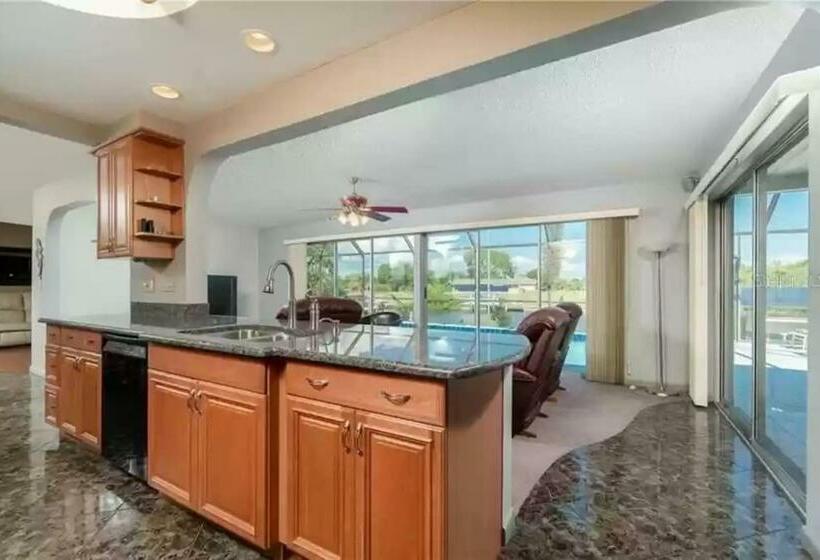 Pet Friendly Canal Front 3 Bedroom Grand Villa With Pool, Linai And Dock