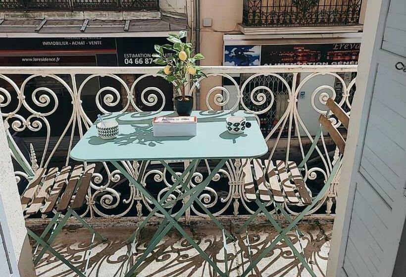 Entre Arènes Et Maison Carrée P1