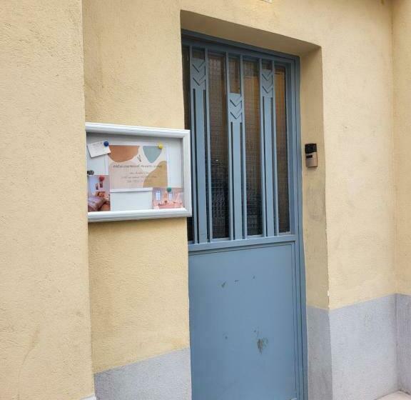 Entre Arènes Et Maison Carrée P1