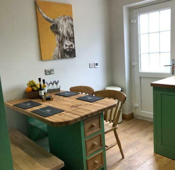 Hedgehog Cottage With Garden In Bronte Village!