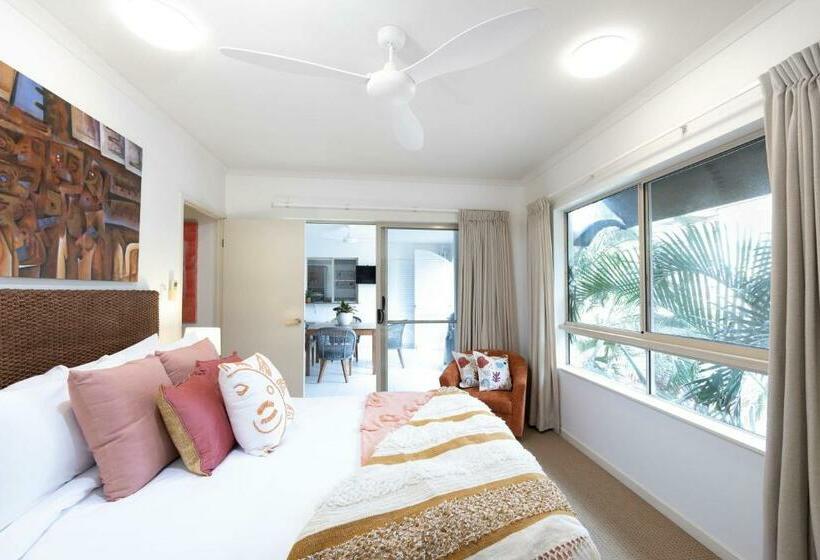 Lantana Lakes   Resort Style Living