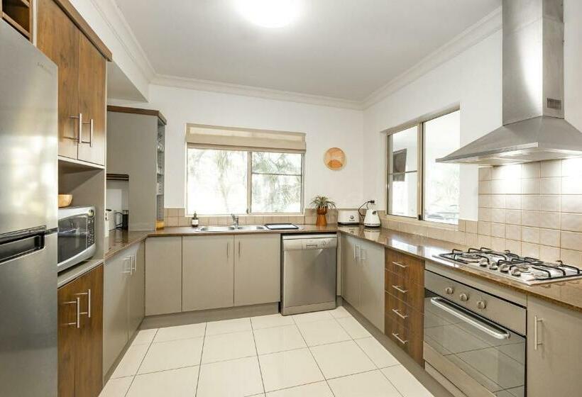 Lantana Lakes   Resort Style Living