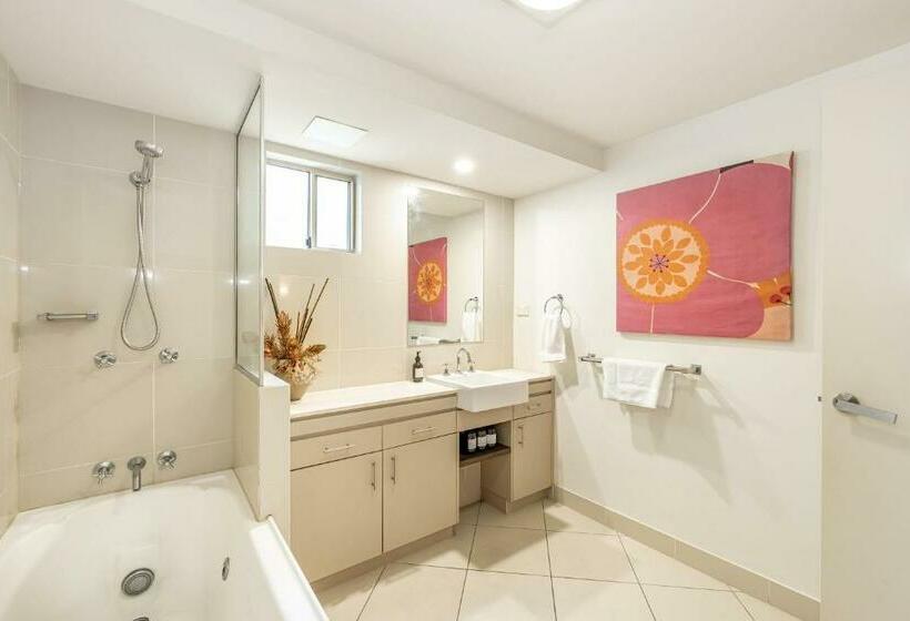 Lantana Lakes   Resort Style Living