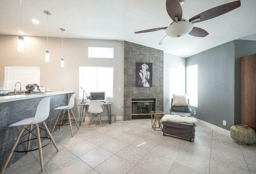 Modern Home! Pool & Jacuzzi