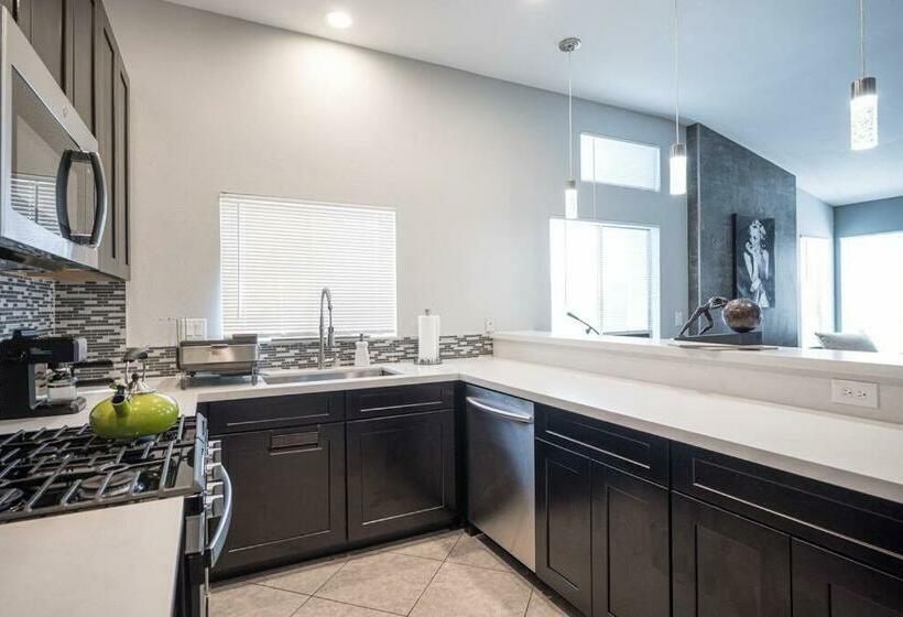 Modern Home! Pool & Jacuzzi