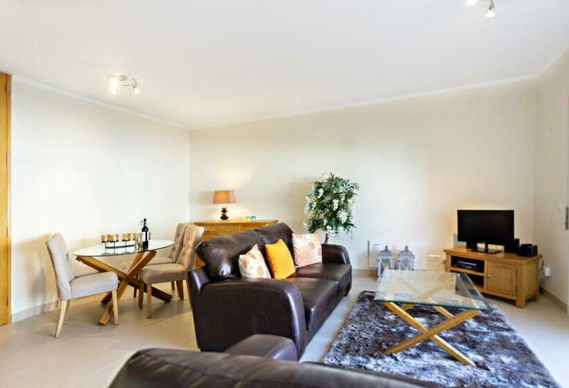 Ocean Breeze Apartment