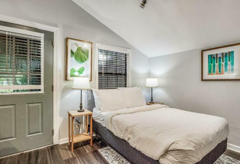 Pensacola Pearl   Studio Apartment   Pets Welcome