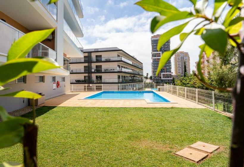 Sunny Brand New 2 Bedroom Apt   500m From Praia Da Rocha With Ac And Pool!