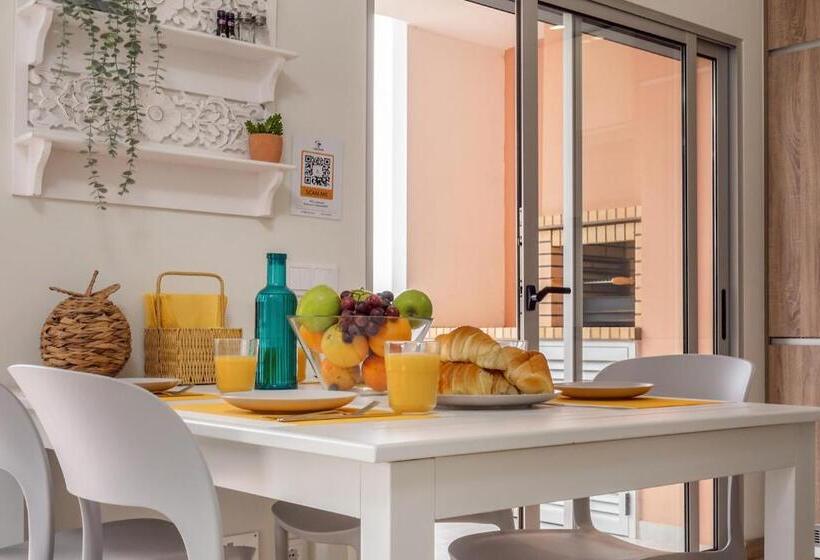 Sunny Brand New 2 Bedroom Apt   500m From Praia Da Rocha With Ac And Pool!