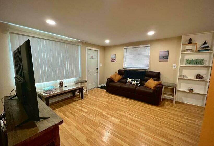 The A.g.e House Minutes To West Fl. Beaches