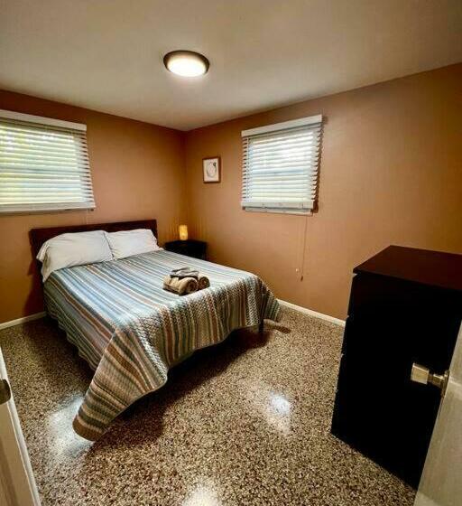 The A.g.e House Minutes To West Fl. Beaches