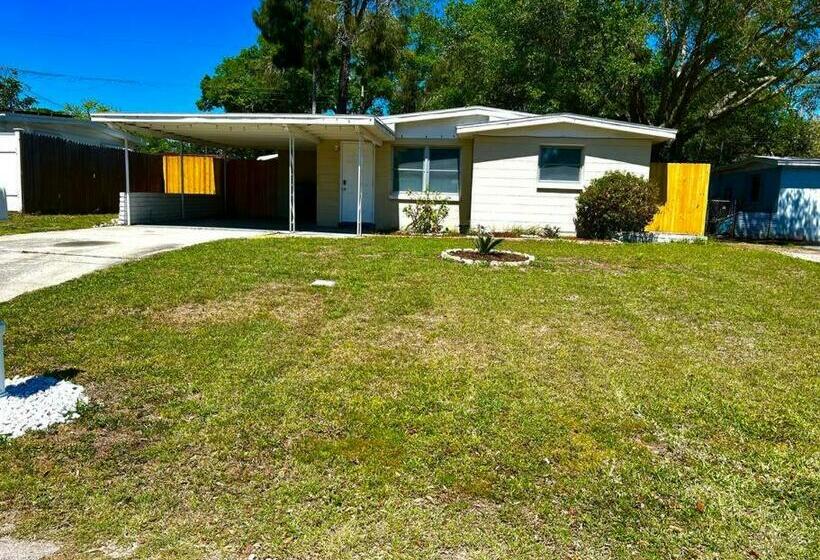 The A.g.e House Minutes To West Fl. Beaches