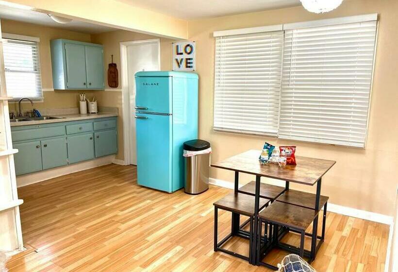 The A.g.e House Minutes To West Fl. Beaches