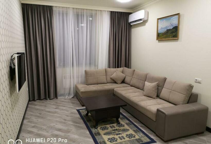 двухкомнатная квартира в новостройке ,центре еревана, возле площади республика