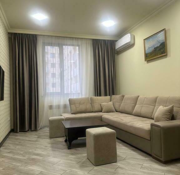 двухкомнатная квартира в новостройке ,центре еревана, возле площади республика