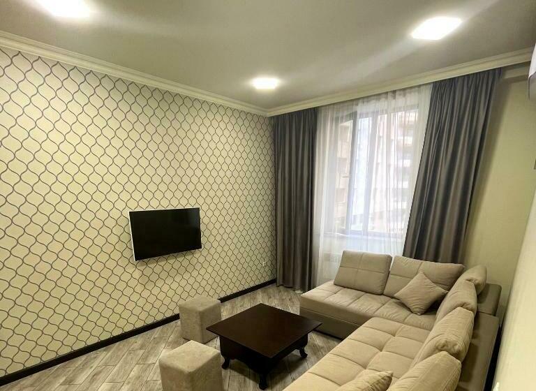 двухкомнатная квартира в новостройке ,центре еревана, возле площади республика