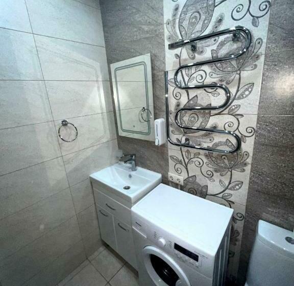 двухкомнатная квартира в новостройке ,центре еревана, возле площади республика