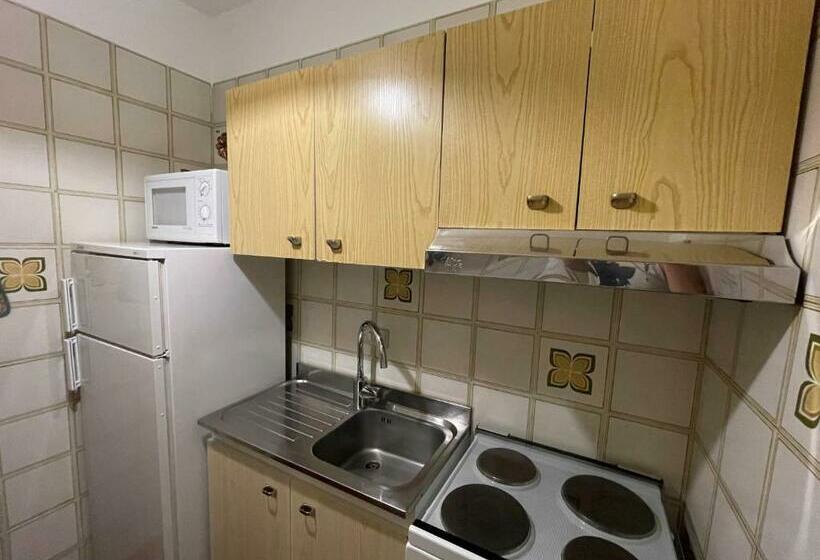 027 Trilocale, Giustino