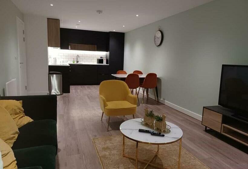 2 Bed Flat Colindale