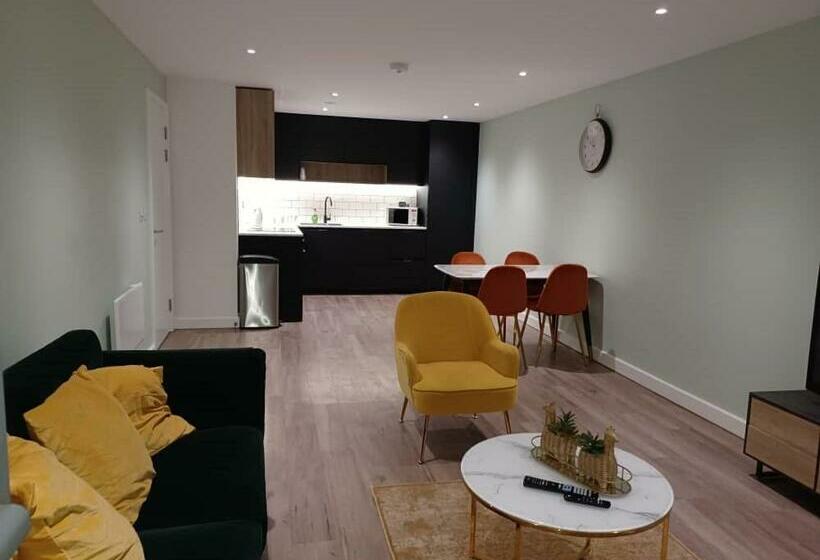 2 Bed Flat Colindale