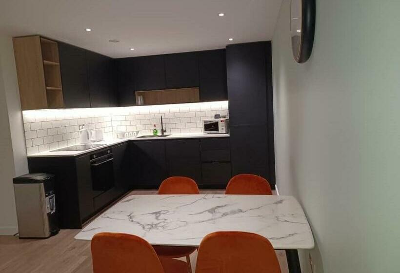 2 Bed Flat Colindale