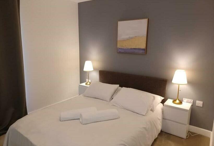 2 Bed Flat Colindale