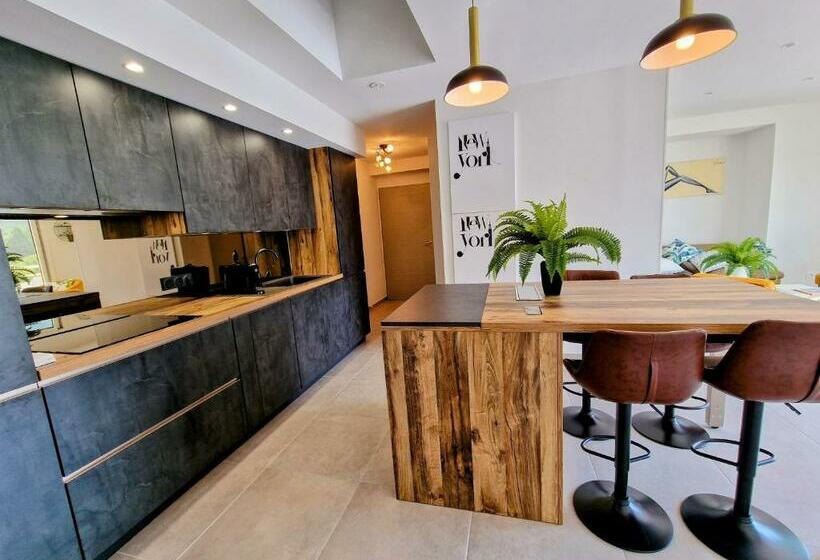 Appartement Neuf, Avec Vue Montagnes