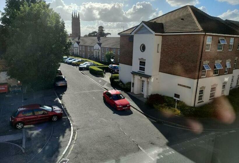 Central Taunton 2 Bedroom Apartment, Great Location!