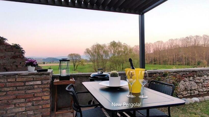 Incantevole Vista Dalle Mura Del Castello