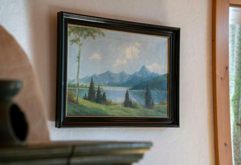 Landhauswohnung Mit Wildromantischem Garten